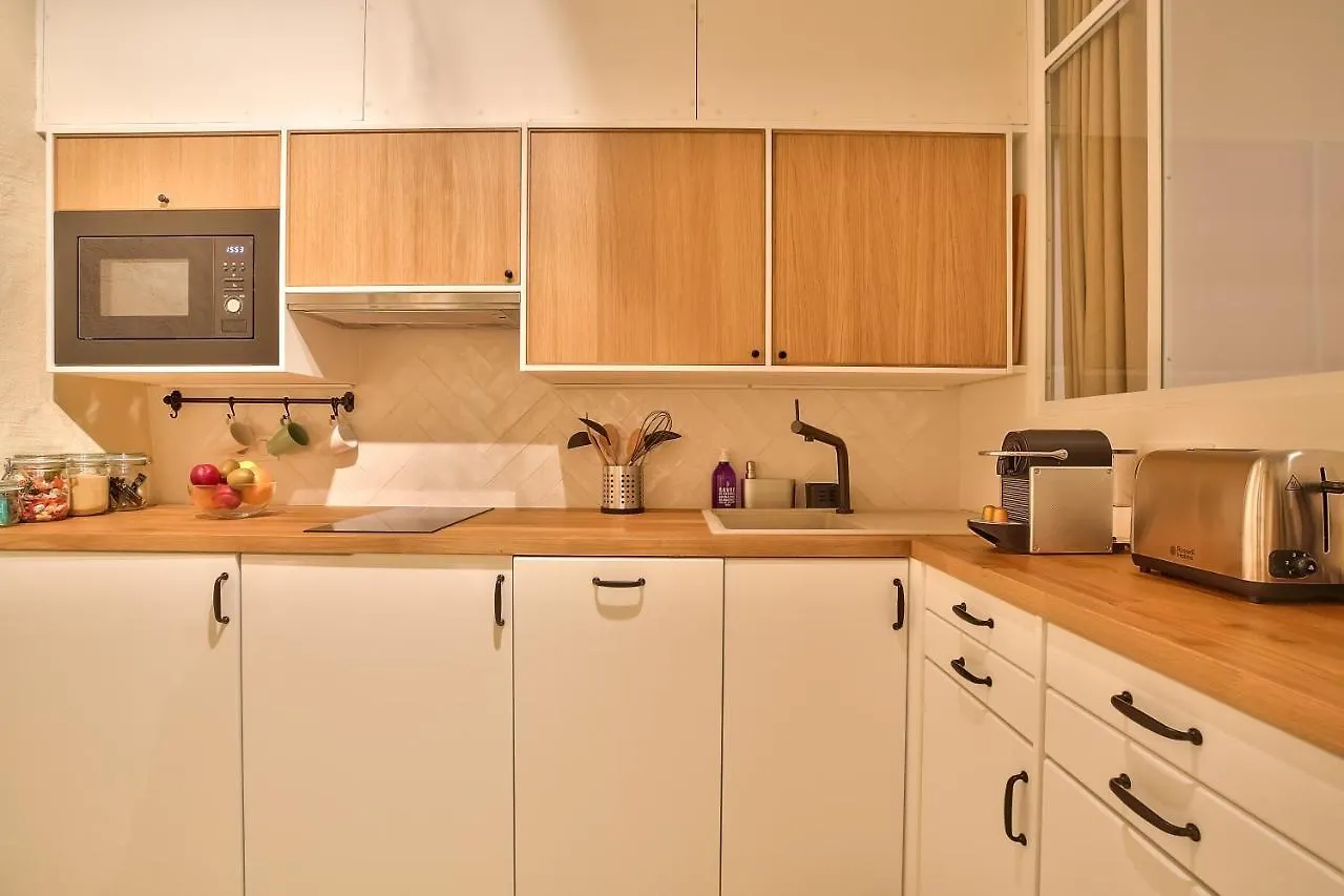 New Stunning 4 Bdrs Apt, With Ac - Le Marais * פריז