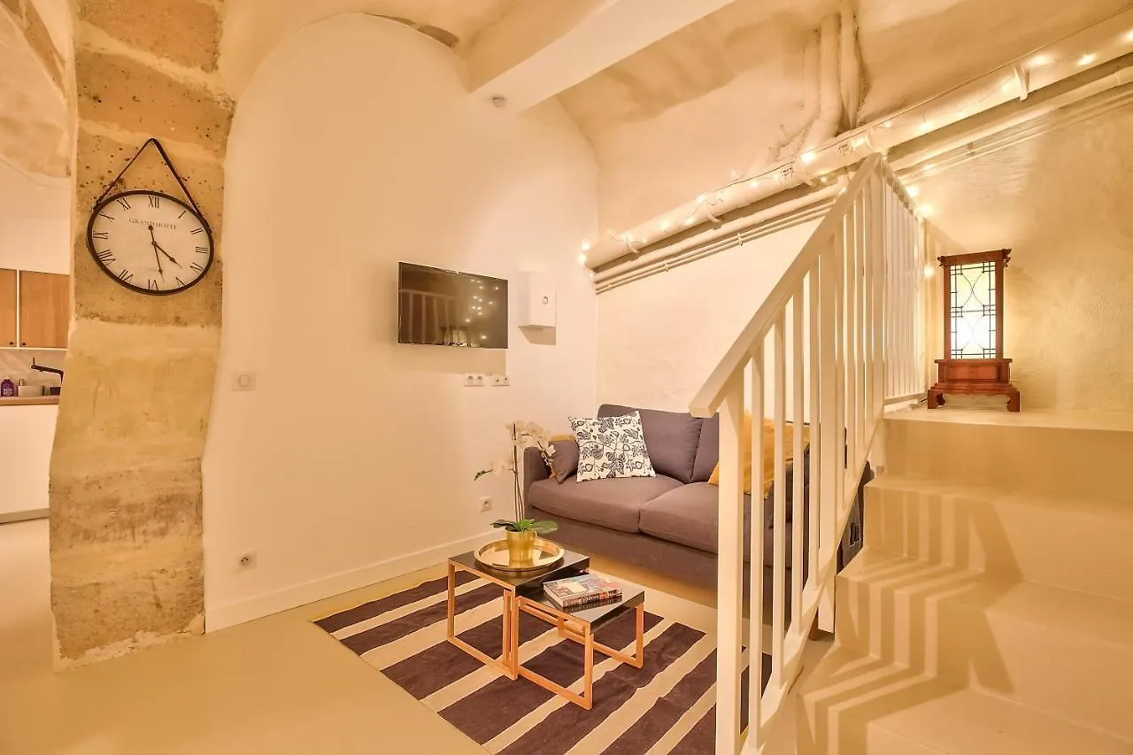 New Stunning 4 Bdrs Apt, With Ac - Le Marais דירה *