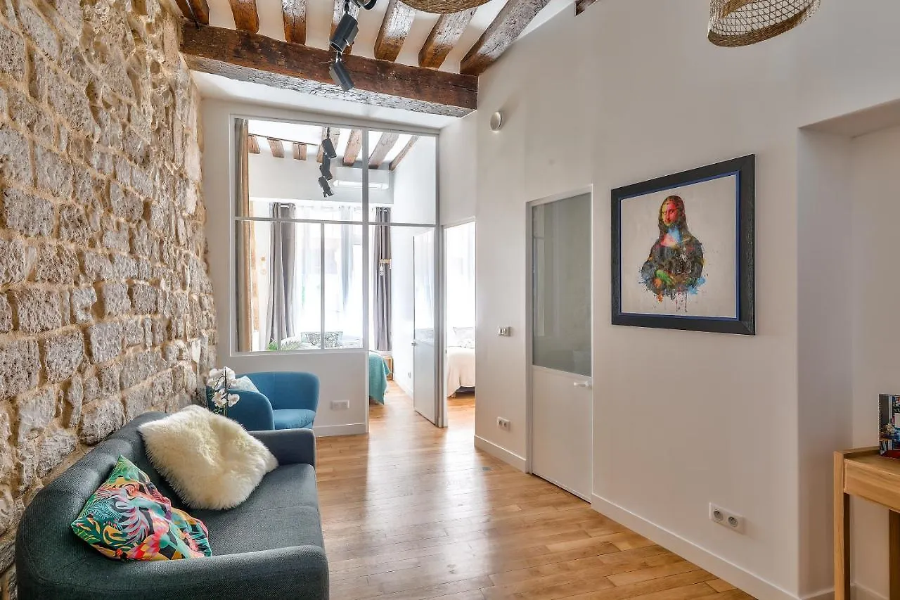 New Stunning 4 Bdrs Apt, With Ac - Le Marais דירה *